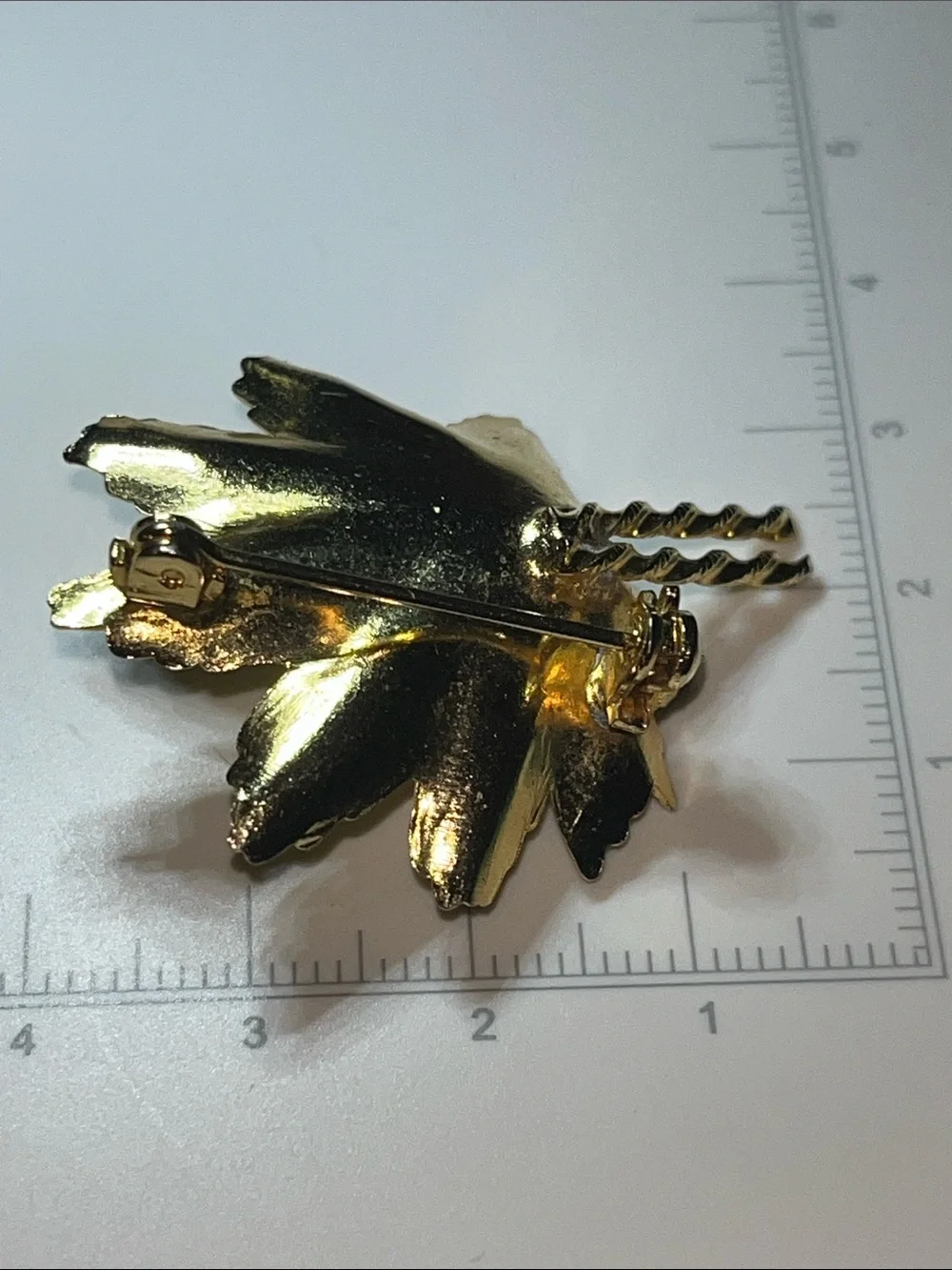 Vintage Gold Tone Maple Leaf Brooch Natural Nephrite Jade Stone Estate Pin